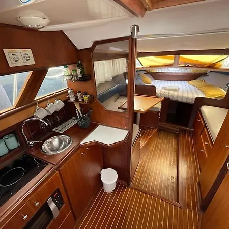 Barco Acogedor - Cosy Boat - Botel *