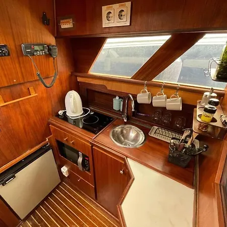 Barco Acogedor - Cosy Boat - 船屋 巴塞罗那